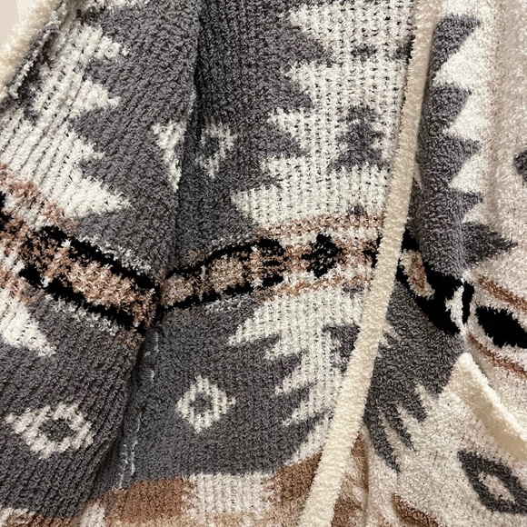 Cardigan - Picture 2 of 6